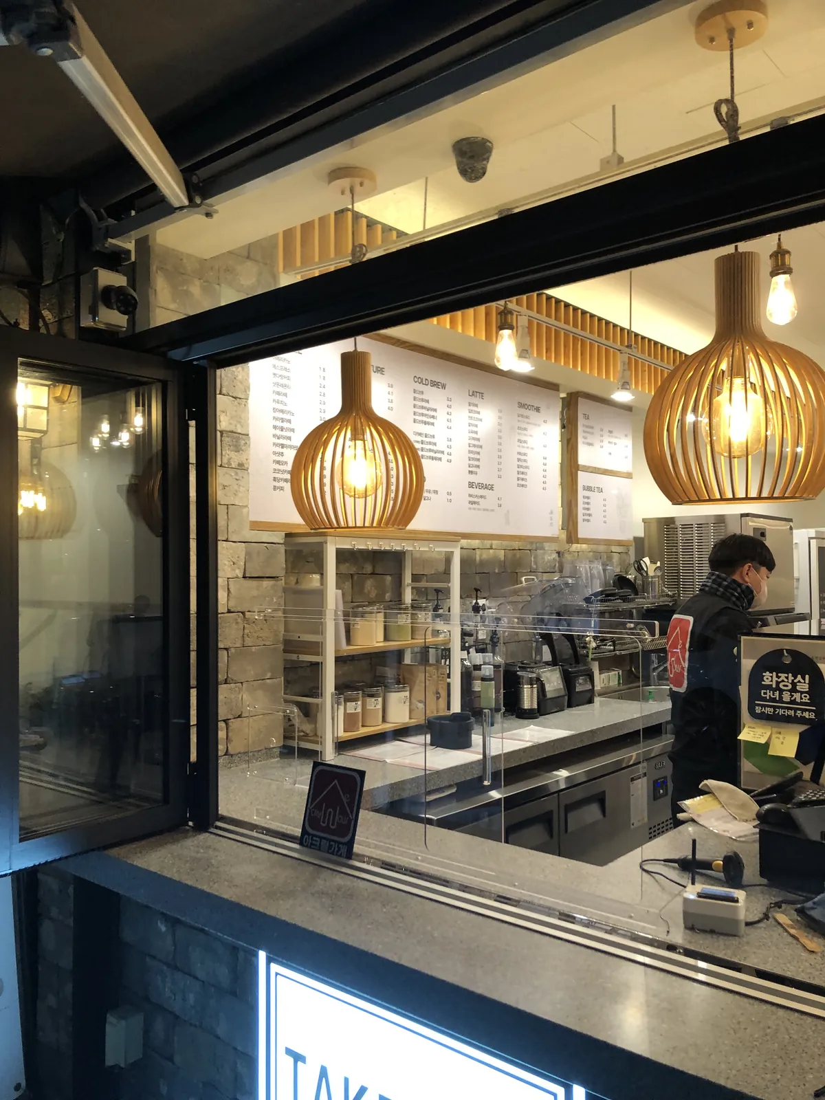 하삼동커피 진영에코시티점 카페 가림막 제작 사진